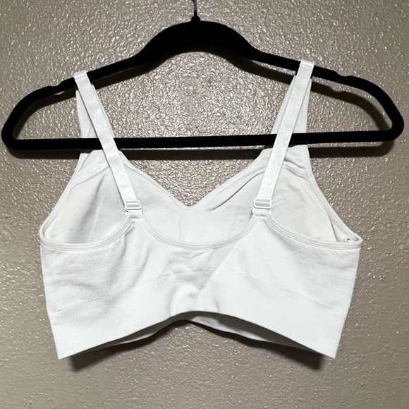 NEW Puma Women's White Sports Bra Yoga Gym Running Activewear Workout Fitness - Picture 3 of 4
